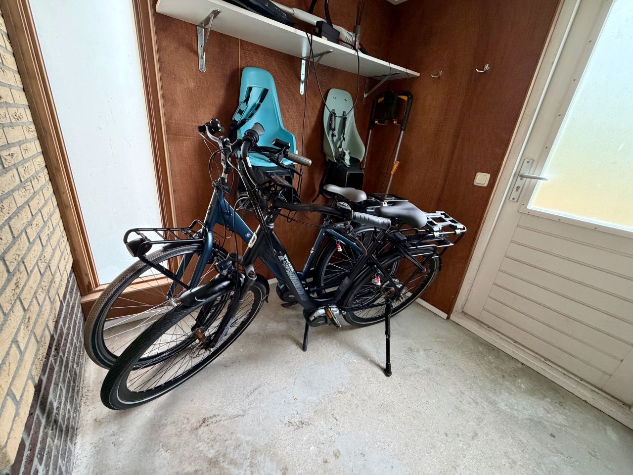 Twee e-bikes staan al klaar