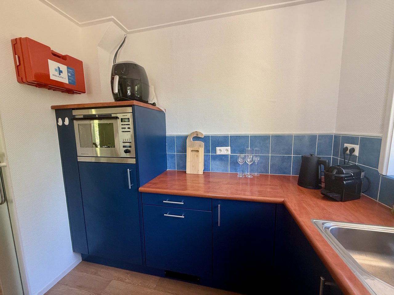 Küche mit Backofen im Ferienhaus De Vrijheid