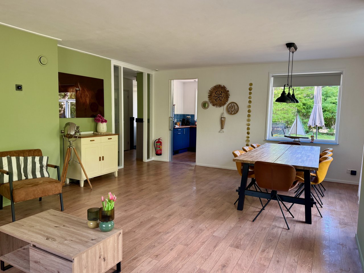Keuken met eethoek in vakantiehuis De Vrijheid